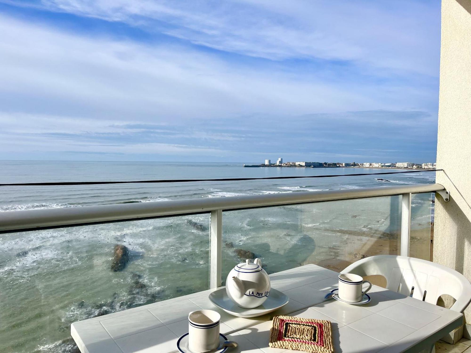 Joli Appartement Avec Vue Imprenable Sur La Baie Des Sables - 4 Pers 莱萨布勒-多洛讷 外观 照片